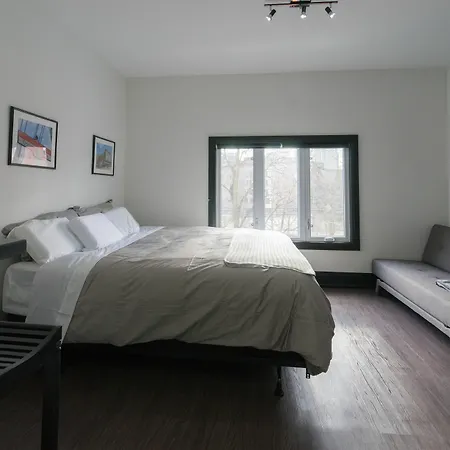 Applewood Suites - Queen West Studio